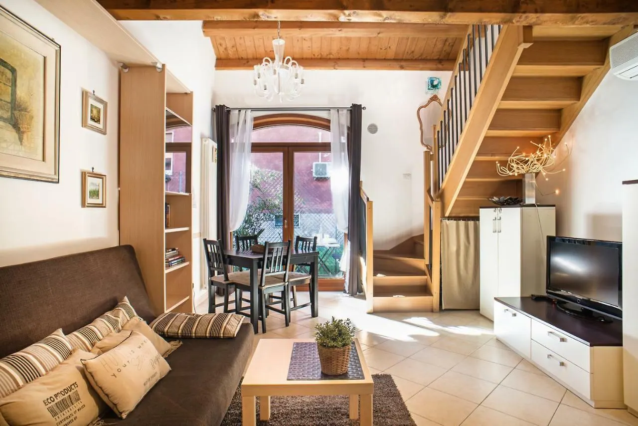 Duplex At The Entrance To Venice 2 Bathroom And Terrace